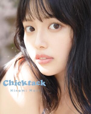 Hinami Mori Instagram - .
スタイルブックの表紙が解禁になりました🧊🛋️
そして、タイトルは「Chicktack」です！
表紙が3種類あり、どれも特別な想いを込めて
試行錯誤しながら制作しました。
既に予約してくださった方々も、沢山のコメントも
全部読んでるよ〜本当にありがとうございます！！
みんなの感想ぜひ聞かせてくださいまし☺️
発売までお楽しみにっ

photo @ittetsumatsuoka 
stylist @arisatakeda 
h&m  @shirouzumayuko
@bis_web 🤍