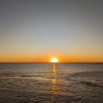 Hiroe Igeta Instagram - 新年のご挨拶が遅くなりすみません。 大変な状況下の方のことを考えると心が苦しく 何を発信したらいいのか悩み結局何もできず 1週間がたってしまいました。 仕事も始まる中で 私にできることは毎日元気に仕事をすること、 そして今いる場所からできる支援をすることかなと思ったので、 少しずつですがSNSの更新もしていきます。 今年もよろしくお願いいたします☺️ 写真は年始に撮った夕日です！エネルギーがすごかった！！