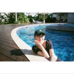 Hiroe Igeta Instagram - 🇦🇺🤍 夕日をビーチに見に行って ホテルのプールで泳ぎ エアーズロックを拝みました。 ハエ除け用の被るネットが必需でした👒