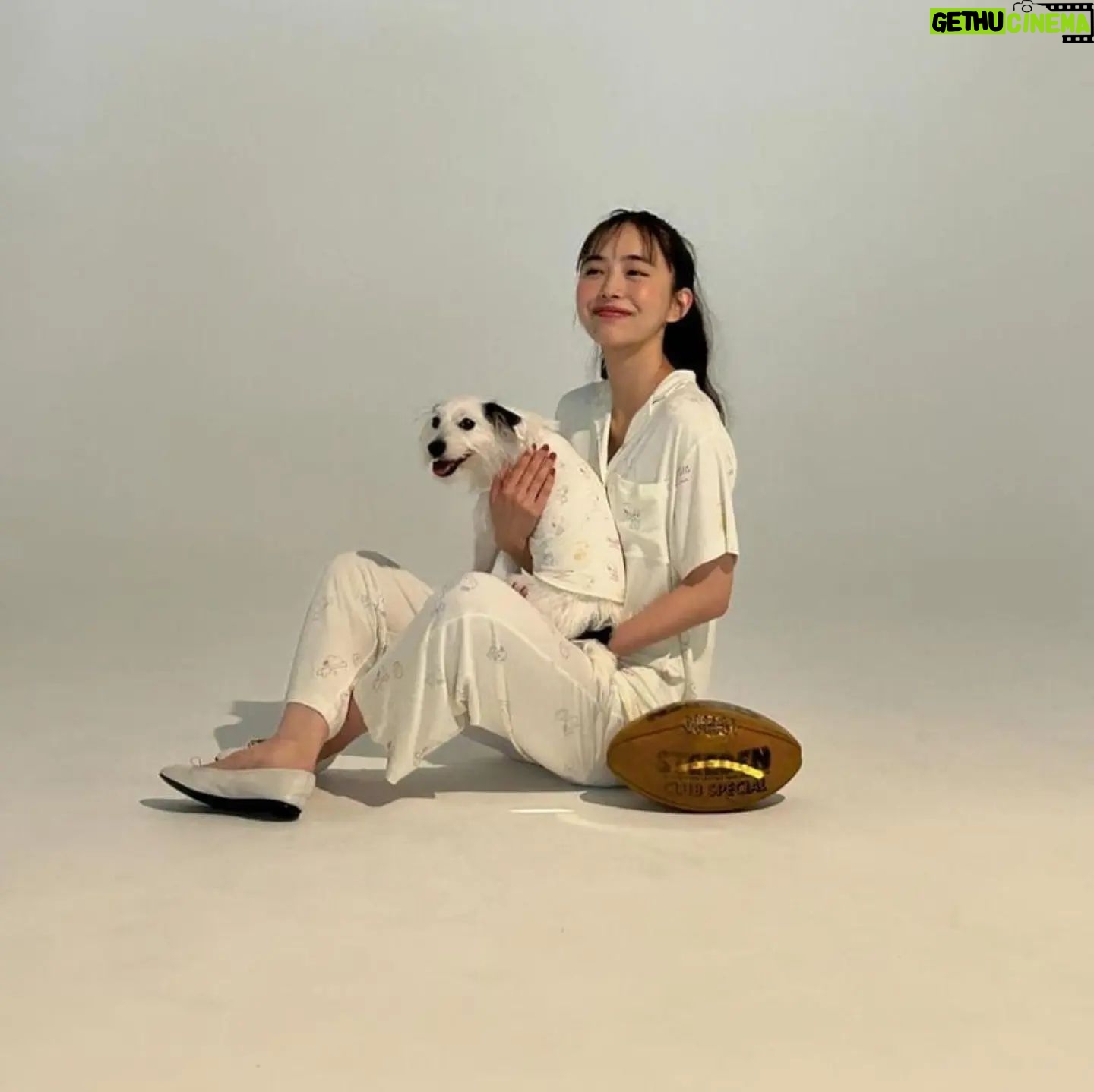 Hiroe Igeta Instagram - 大好きな @gelatopique_official さんと PEANUTSのコラボの撮影に 参加させていただきました🐶🤍 今回も可愛いアイテムばかりで 心ときめきました☺️ ぜひチェックしてみてくださいね!