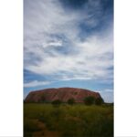 Hiroe Igeta Instagram - 🇦🇺🤍 夕日をビーチに見に行って ホテルのプールで泳ぎ エアーズロックを拝みました。 ハエ除け用の被るネットが必需でした👒