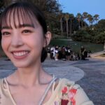 Hiroe Igeta Instagram - Google PixelのCMオフショット☺️ スペインの朝日待ちしてるときの。 消しゴムマジックを試してみました！ ぜひ見比べてみてください〜 #TeamPixel #Pixelで撮影 #PR