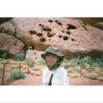 Hiroe Igeta Instagram - 🇦🇺🤍 夕日をビーチに見に行って ホテルのプールで泳ぎ エアーズロックを拝みました。 ハエ除け用の被るネットが必需でした👒