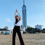 Hiroe Igeta Instagram - 福岡タワーの裏側！！ 半袖で過ごせた季節がもう恋しいです。