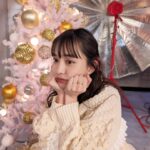 Hiroe Igeta Instagram - おしゃれクリップ 年内最後の放送です！！ ゲストは宮野真守さん。 ぜひご覧ください😊 スタジオはクリスマス仕様でした。 浮かれちゃってキャラでもない雰囲気で、 たくさん写真撮ってもらいました🎄🤍