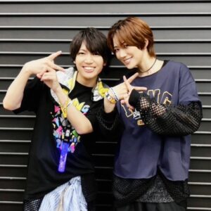 Hiroki Nanami Instagram - ☆
キングスーパーライブ2024 ライブ中のオーラが全員もの凄すぎて、舞台裏で声かけるのもドキドキだったけど、皆さんとの写真載せていきまーす！！
.
初めてのキンスパ、こんなあったかい人に溢れたアーティストの皆さん、尊敬と大好きの気持ちでいっぱいでした✨またお会いできるように、もっともっとがんばります🦁
.
#水樹奈々 さん　
#上坂すみれ ちゃん
#水瀬いのり ちゃん
#千葉翔也 さん
#内田雄馬 さん
#Angela #atsuko さん #katsu さん
#愛美 さん
#福原綾香 さん
#カノエラナ さん
#高橋洋子 さん
#キンスパ2024
#Kアリーナ
#七海ひろき