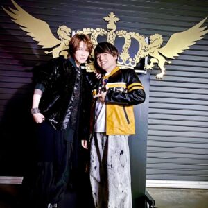Hiroki Nanami Instagram - ☆
キングスーパーライブ2024 ライブ中のオーラが全員もの凄すぎて、舞台裏で声かけるのもドキドキだったけど、皆さんとの写真載せていきまーす！！
.
初めてのキンスパ、こんなあったかい人に溢れたアーティストの皆さん、尊敬と大好きの気持ちでいっぱいでした✨またお会いできるように、もっともっとがんばります🦁
.
#水樹奈々 さん　
#上坂すみれ ちゃん
#水瀬いのり ちゃん
#千葉翔也 さん
#内田雄馬 さん
#Angela #atsuko さん #katsu さん
#愛美 さん
#福原綾香 さん
#カノエラナ さん
#高橋洋子 さん
#キンスパ2024
#Kアリーナ
#七海ひろき
