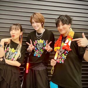 Hiroki Nanami Instagram - ☆
キングスーパーライブ2024 ライブ中のオーラが全員もの凄すぎて、舞台裏で声かけるのもドキドキだったけど、皆さんとの写真載せていきまーす！！
.
初めてのキンスパ、こんなあったかい人に溢れたアーティストの皆さん、尊敬と大好きの気持ちでいっぱいでした✨またお会いできるように、もっともっとがんばります🦁
.
#水樹奈々 さん　
#上坂すみれ ちゃん
#水瀬いのり ちゃん
#千葉翔也 さん
#内田雄馬 さん
#Angela #atsuko さん #katsu さん
#愛美 さん
#福原綾香 さん
#カノエラナ さん
#高橋洋子 さん
#キンスパ2024
#Kアリーナ
#七海ひろき