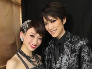 Hiroki Nanami Instagram - ☆
クリスマスディナーショー
「GREAT HUNTER」3都市6公演終わってしまいました。今年も最高に盛り上がったクリスマスDS！！
.
そこにいる全員を幸せにしてくれるあきら、可愛さと面白さを兼ね備えた、はることもあちゃん^_^演出・振付のスーパーくみさん。あきらのバースデー当日(茨城)は、粋な演出がたくさん散りばめられていました。
そして、めちゃくちゃかっこいいバンドメンバー！！
.
みなさん楽しんで頂けましたか？
そして、ハントされましたか？✨
冬の夜空に輝くオリオン座を見たら、このDSのこと思い出して下さいね。
本当にありがとうございました！！
思い出写真たくさん載せます📷
.
#瀬戸かずや 
#音波みのり
#愛白もあ
#芽吹幸奈 演出・振付
#渡辺裕太 Guitar/Band Master
#佐々木侑太 Guitar
#西村奈央 #堀倉彰 Keyboards
#櫻井陸来 #宮本將行 Bass
#坂本暁良 #北村望 Drums
#吉澤達彦 Trumpet
#近藤淳也 Saxophone/Flute
(敬称略)
#GREAT HUNTER
#クリスマスディナーショー
#七海ひろき