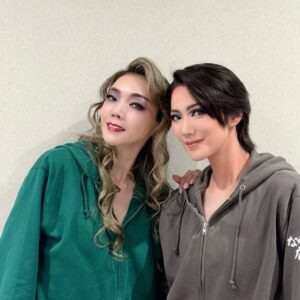 Hiroki Nanami Instagram - ☆
御園座の楽屋は、きたさん、翔ちゃん、あいちゃんの4人。きたさんとあいちゃんのトークにずっと笑ってました^_^
.
皆さんとの思い出写真載せるよ📷
すごい方々ばかりで、、写真撮り逃した人たくさんいます。心のカメラにおさめました😊✨
名古屋めし堪能したよ📸
.
#緒月遠麻 さん　
#彩凪翔 ちゃん　
#愛月ひかる ちゃん　
.
#七生眞希 ちゃん
#晴音アキ ちゃん
.
#蓮城まこと 同期^_^
#沙月愛奈　同期^_^
.
#星奈優里 さん　
最後は✨
#和央ようか さん