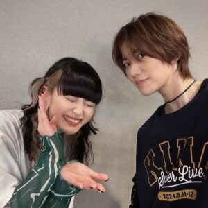 Hiroki Nanami Instagram - ☆
キングスーパーライブ2024 ライブ中のオーラが全員もの凄すぎて、舞台裏で声かけるのもドキドキだったけど、皆さんとの写真載せていきまーす！！
.
初めてのキンスパ、こんなあったかい人に溢れたアーティストの皆さん、尊敬と大好きの気持ちでいっぱいでした✨またお会いできるように、もっともっとがんばります🦁
.
#水樹奈々 さん　
#上坂すみれ ちゃん
#水瀬いのり ちゃん
#千葉翔也 さん
#内田雄馬 さん
#Angela #atsuko さん #katsu さん
#愛美 さん
#福原綾香 さん
#カノエラナ さん
#高橋洋子 さん
#キンスパ2024
#Kアリーナ
#七海ひろき