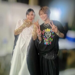 Hiroki Nanami Instagram - ☆
キングスーパーライブ2024 ライブ中のオーラが全員もの凄すぎて、舞台裏で声かけるのもドキドキだったけど、皆さんとの写真載せていきまーす！！
.
初めてのキンスパ、こんなあったかい人に溢れたアーティストの皆さん、尊敬と大好きの気持ちでいっぱいでした✨またお会いできるように、もっともっとがんばります🦁
.
#水樹奈々 さん　
#上坂すみれ ちゃん
#水瀬いのり ちゃん
#千葉翔也 さん
#内田雄馬 さん
#Angela #atsuko さん #katsu さん
#愛美 さん
#福原綾香 さん
#カノエラナ さん
#高橋洋子 さん
#キンスパ2024
#Kアリーナ
#七海ひろき