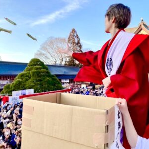 Hiroki Nanami Instagram - ☆
今日は、節分！故郷茨城県にある、笠間稲荷神社で4年ぶりに豆まきをしてきましたーー。
これできっと皆さんに福がたくさん訪れるはず✨
恵方巻は、食べましたか？
今年の恵方は、東北東だそうです。
.
#節分
#笠間稲荷神社
#豆まき
#七海ひろき