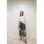 Hirona Yamazaki Instagram - 本日よる9時〜 BS-TBS「#憧れの地に家を買おう」 出演させていただきます🏠 よろしくお願いします🌺 #猫パンツ #シャーーー🐈