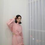 Hirona Yamazaki Instagram - 🌸🌸🌸 腹チラッ #このポーズ自分のなかで流行ってたっぽい🫶 #JALカードと私 @japanairlines_jal あげ直しごめんなさい🙏