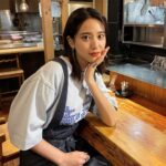 Hirona Yamazaki Instagram - 🍜 このパンツほすぃ。 T-shirt : @baumundpferdgarten pants : @dvec_jp shoes : @camper_japan accessory : @pluiehair @pluietokyo @e.m.__official —————————————— BS-TBS「ラーメンを食べる」 —————————————— #衣装