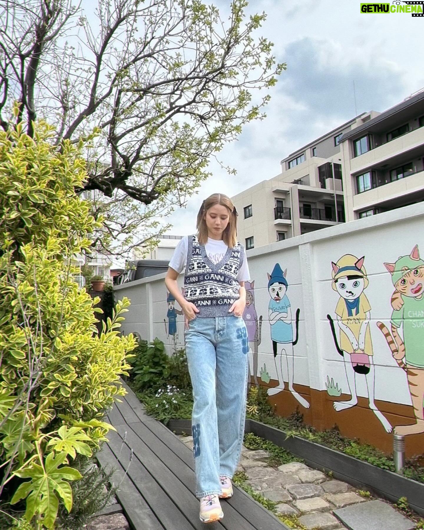 Hirona Yamazaki Instagram - 本日23:00~の #BSTBS『#ねこ自慢』に 出演させていただきます🤭 ねこにまみれてきました🐈🐈🐈 ねこねこ❤️❤️ #猫好きにはたまらん
