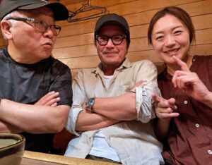 Hisashi Eguchi Instagram - 大友克洋先生、山崎紗也夏先生と。久しぶりのメンツで闇太郎。昔は夜な夜な漫画家作家脚本家役者音楽家編集者デザイナー等が屯っていた吉祥寺の名居酒屋闇太郎。営業時間も短くなったコロナ以降はこういうシーンもめっきり減った。久しぶりに元気そうな姿見れて嬉しかった。