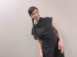 Hitomi Kuroki Instagram - 🥂
⁡
ピュアナチュール国際味覚アワード受賞のイベントに、お招きいただきました。
腸内環境を整えると脳が活発に働き、思考能力がアップするみたいです、、ということで、いっぱい、食べなきゃ！✨✨

元気が良すぎて、手がぶれております笑　ふふ笑

⁡
@divkanet @dressunreve #GeorgJensen #ジョージジェンセン#株式会社カネカ