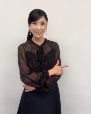 Hitomi Kuroki Instagram - ⁡🤍
⁡
9月10日（日）22:00〜
連続ドラマW 湊かなえ『落日』（1話）放送・配信スタート（全4話)
 見てくださいね！瞳

👗@akrisofficial
💍@la_chiave_jewelry