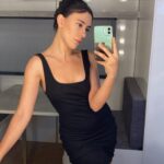 Hivda Zizan Alp Instagram - Mazbut bir hayat, sağlam bir ahlak, bol bol köpek 🐶