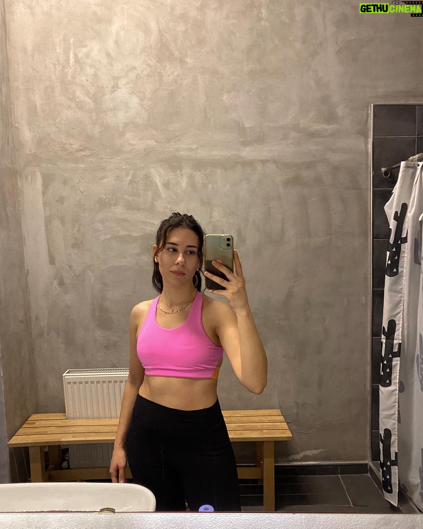 Hivda Zizan Alp Instagram - Havalar böyle dengesizken moduma laf edene darılırım 😌