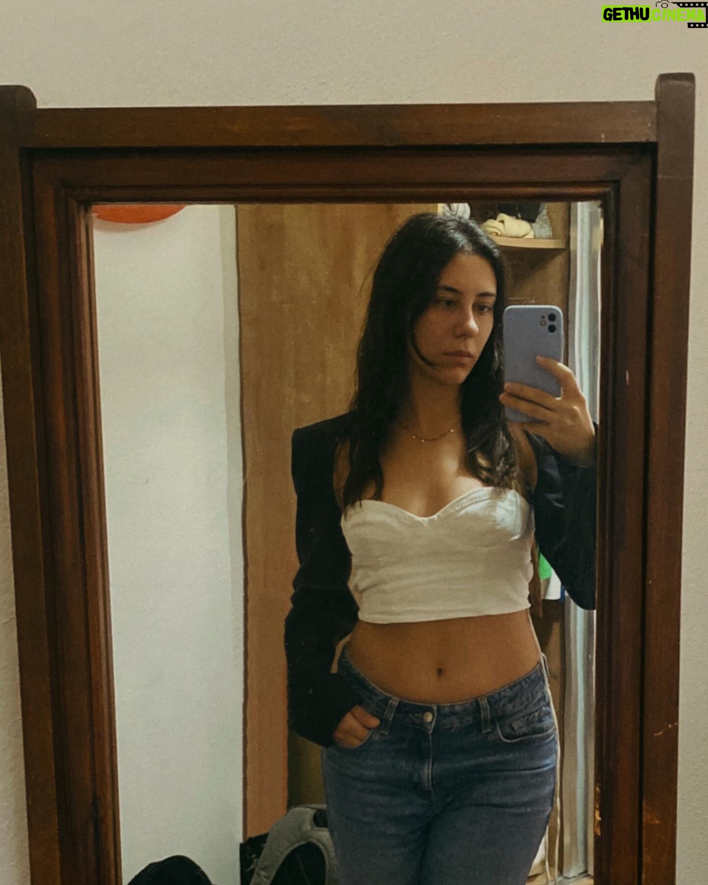 Hivda Zizan Alp Instagram - Bildiğim ‘çektiğime’ yetmiyor 🫠