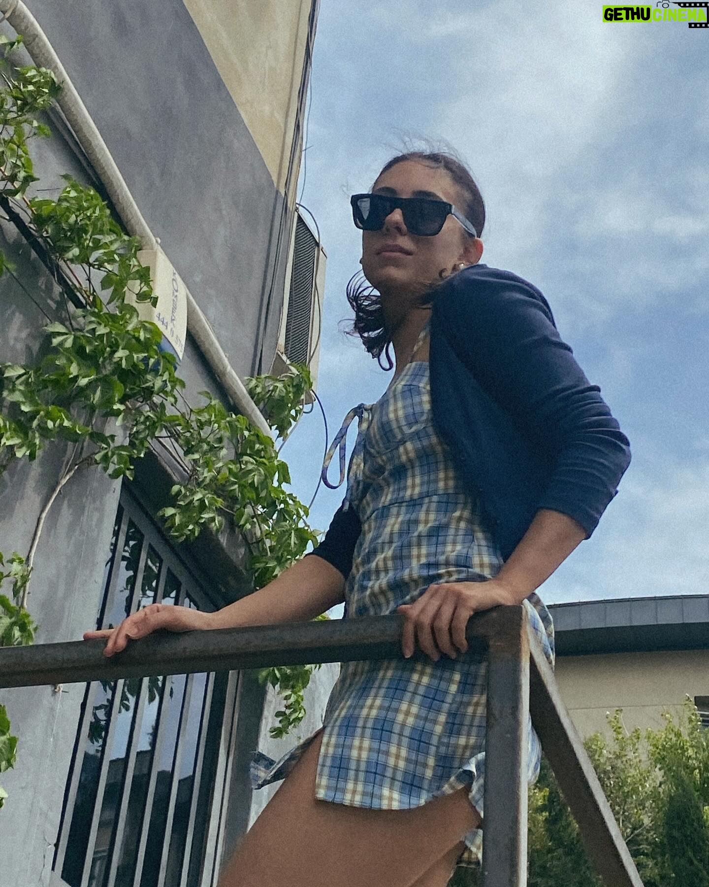Hivda Zizan Alp Instagram - Bildiğim ‘çektiğime’ yetmiyor 🫠