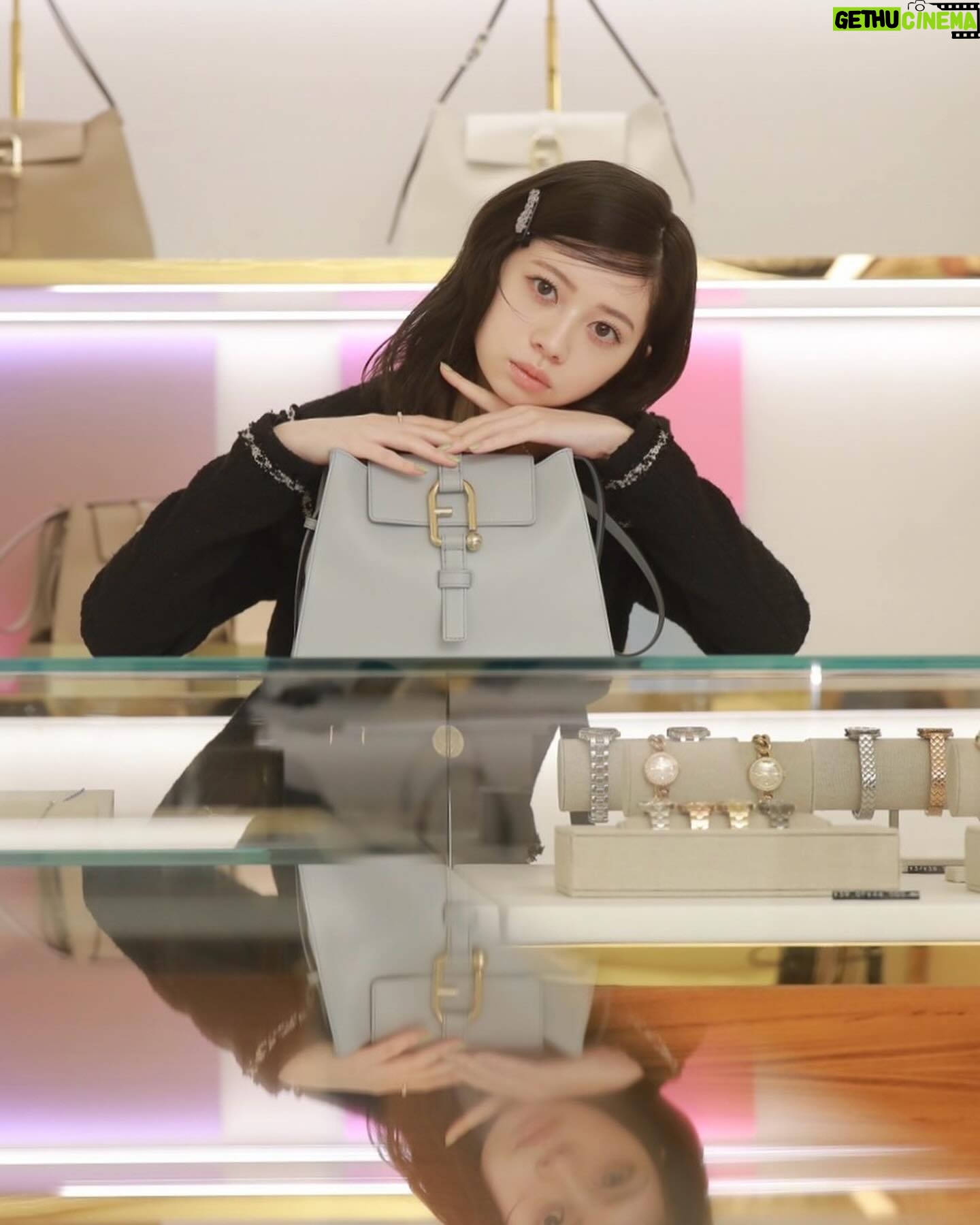 Hiyori Sakurada Instagram - FURLAのNUVOLA軽くて使いやすいし、色味も可愛かったです☁️ @furla #furla #PR #furlanuvola