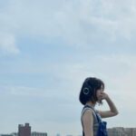 Hiyori Sakurada Instagram – 「バジーノイズ」いよいよ明日公開になります。これから先、辛いことや大変なこと、乗り越えなければならない壁にぶつかった時、必ずそこに潮ちゃんがいてくれる。そんな絶対的味方に、この作品で出会えた気がします。
潮ちゃんに出会わせてくれた原作者のむつき先生、バジーノイズチームに感謝しかないです。
私たちの想いが詰まった最高の映画を、劇場でお楽しみください。