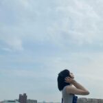 Hiyori Sakurada Instagram – 「バジーノイズ」いよいよ明日公開になります。これから先、辛いことや大変なこと、乗り越えなければならない壁にぶつかった時、必ずそこに潮ちゃんがいてくれる。そんな絶対的味方に、この作品で出会えた気がします。
潮ちゃんに出会わせてくれた原作者のむつき先生、バジーノイズチームに感謝しかないです。
私たちの想いが詰まった最高の映画を、劇場でお楽しみください。