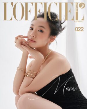 Hoàng Hà Instagram - 𝐋'𝐎𝐅𝐅𝐈𝐂𝐈𝐄𝐋 𝐕𝐈𝐄𝐓𝐍𝐀𝐌'𝐒 𝐒𝐏𝐄𝐂𝐈𝐀𝐋 𝐄𝐃𝐈𝐓𝐈𝐎𝐍 | MUSES

Hoàng Hà thích những thứ đơn giản, nhưng bất ngờ và bùng nổ. Trùng hợp thay, những tính từ này vừa vặn để miêu tả sự nghiệp của cô đến thời điểm hiện tại. 

Cô gái ấy đã trở thành một trong những nhân vật đáng nói nhất trên màn ảnh Việt năm 2022 với vai diễn Dao Ánh trong bộ phim "Em và Trịnh", củng cố tài năng và hình ảnh của "nàng thơ" trong lòng khán giả. Tuy nhiên, đừng đánh đồng tính cách của nhân vật với diễn viên nếu bạn không muốn bị "thổi bay" khi một ngày Hoàng Hà thay đổi. Vụt sáng, nhưng chắc chắn sẽ không vụt tắt, Hoàng Hà nhìn thấy và quý trọng giá trị của chính mình, vậy nên mới có thể tiếp tục tỏa sáng trong hành trình diễn xuất.
__
Creative Director: @alexfox_alexfox 
Photographer: @ducngostudio 
Starring: @halleiloo 
Producer: @maybemaxmaybenot 
Stylist: @nhat.thien_ 
Styling Assistant: Hiền Diệu, Đăng Lâm Nguyễn
Make-up Artist: @ruandang 
Hair Stylist: Cu Tí
Lighting: Trần Như Khôi  
Retoucher: @myzidong 
Set Design: @ninanguyen_setdesign 
Fashion: @chatsbycdam, @jubinstudio, @dresslabvn 
Jewelry: @tiffanyandco 
__
L'OFFICIEL CINEMATIC, bắt đầu bằng số báo đặc biệt "Muses" với sự đồng hành của ba ngọc nữ hàng đầu màn ảnh Việt, sẽ là sự kiện thường niên do L'OFFICIEL tổ chức nhằm tôn vinh điện ảnh nước nhà, và là cầu nối đưa những câu chuyện điện ảnh đầy cảm hứng đến với khán giả.
__
PRE-ORDER NOW: https://bit.ly/LOFFICIELVietnamOfficial-Register

#LOFFICIEL #LOFFICIELVietnam #Muses #SpecialEdition #HoangHaActress #TiffanyAndCo