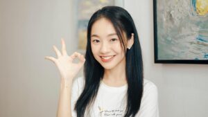 Hoàng Hà Instagram - 7.7.2022

Các bạn 2004 ơi,

Ngày mai 7h30 sáng là các em đi thi Ngữ Văn đầu tiên phải không? :")

Hà chỉ chúc các em hãy thả lỏng tâm trí, bình tĩnh và may mắn, vì Hà tin rằng những ngày qua chúng mình đã cố gắng đủ nhiều rồi, thật đó! :"> 🌻

Chỉ cần làm hết sức và luôn nhớ Yêu Thương Bản Thân mình, thì mọi kết quả đều sẽ đưa em đến với những quyết định tốt lành! Cùng tin như vậy nhé! 🌷✨

Tối nay hãy ngủ thật ngon,
Có thể nghe vài tập Podcast Nắng Thuỷ Tinh của chị, trong đó có Tập 45 - "Mùa Hạ Ấy", để chị được tiếp thêm cho các em một chút động lực và niềm tin vào những điều tươi đẹp nhé! Chị rất vui vì điều đó!

Ngày mai ngủ dậy nhớ ăn sáng, 
Và chăm sóc bản thân mình thật tốt trong hai ngày tới nàyyyy !!

Viết xong status tự nhin thấy hùi hụp ghê :3

LOVE YOU, 
Chị Hoàng Hà. 🍊🍃

(Đáp án ... ở chỗ tay chị chỉ đó ^^ hihi)