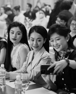 Hoàng Hà Instagram - 18.5.2022

🌻 HOÀNG HÀ - "DAO ÁNH" 🍃

TẠI BUỔI SHOWCASE HỌP BÁO RA MẮT PHIM EM VÀ TRỊNH 🧡

Hoàng Hà trong bộ váy vàng mà Dao Ánh đã mặc khi chạy ở ga Huế trong trailer chính thức của phim. 

https://youtu.be/fkPd-QttaSk

Hà lại nhớ Ánh, và thêm yêu hành trình của mình cùng với Ekip. Bộ phim đã hoàn thiện rồi nhưng đối với Hà thì việc từng bước tiến lại gần hơn với khán giả vẫn là một điều gì đó rất mới mẻ, khác lạ, và mới chỉ ở chương đầu của cuộc khám phá này.

LOVE,
Hoàng Hà. :")

#PhimEmVaTrinh #Showcase #PhanGiaNhatLinh #Galaxy #GalaxyPlay #TrinhCongSon #DaoAnh #nhacTrinh #PodcastNangThuyTinh #ThuTinhGuiMotNguoi #NangThuyTinh #HoangHaActress 

- - - - -
Thank You for making me look beautiful 💛,

Make up & Hair: Khuong Tran, Anh Duy.
Costume: Thuỷ Design House.
Photo: Phim Em Và Trịnh, ChungAnh Vo.