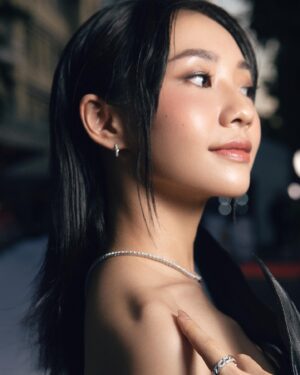 Hoàng Hà Instagram - 🌷 Hoàng Hà at Ho Chi Minh City International Film Festival - HIFF 2024 @hiff.vn 

#HoangHaActress #HoangHa #HCMCInternationalFilmFestival #FilmFestival #HIFF2024 #HIFF #KYEagency #rinbychungthanhphong #maisondebijoux #Vietnam #Cinema #VietnamCinema #future