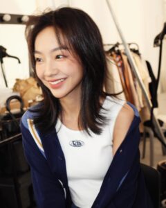 Hoàng Hà Most Liked Photos and Posts