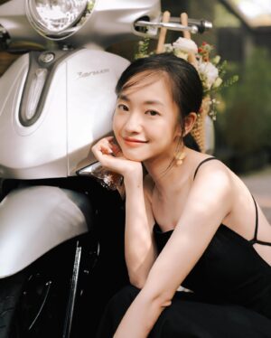 Hoàng Hà Instagram - 19.7.2022

🍃 @khuyen.hehehe 
📸 @derek.pham 
💄 @jtley.yy 
👗 @maynestudios 
💍 @cuoi.spirit
💐 Trang Hoàng, Điệp Lê