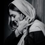 Hoda Zeinolabedin Instagram - آدميزاد كلا موجود پشيمونيه پشيمون از كارايي كه كرده، پشيمون از كارايي كه نكرده. @farhadirani 📸🌹🙏🏻 @sunnafissi.jewelry ❤️