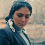 Hoda Zeinolabedin Instagram - ‌ من چیزی ندارم که ازش پنهون کنم… ‌ قسمت سیزدهم از عاشقانه #رهایم_کن را فردا ۸ صبح در #فیلیمو تماشا کنید. ‌ کارگردان: شهرام شاه‌حسینی تهیه‌کننده: مجید مولایی ‌ ‌طراحی و ساخت: استودیو لی‌مُو @li.mo.studio ‌ ‌ @filimoshot @filimocom