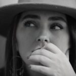 Hoda Zeinolabedin Instagram - قدرتمند ترين لحظه زندگي زماني ست كه تصميم ميگيريد ديگر نترسيد عكس از : @roozbehsajjadi 🌹🙏🏻