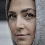 Hoda Zeinolabedin Instagram - بگذار بگويند و بگويند و بگويند… بگذار ببُرند و بدوزند و بپوشند… تو بخند، گوش بده، خيره بمان، هيچ مگو… عكس از : محسن كرماني 🌹🙏🏻