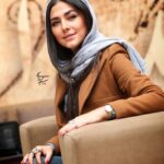 Hoda Zeinolabedin Instagram - اكران مردمي آتاباي فيلمي كه بايد روي پرده سينما ديد✌🏻✨ طراح لباس الميرا نوري @elin.collection ❤️🙏🏻 @negarpourbahrii 🌹🙏🏻 @sepide.abdolhay 🌹🙏🏻