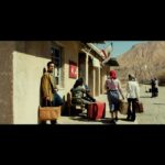 Hoda Zeinolabedin Instagram - اگه نمیتونی به عشق چنگ بزنی، به کینه‌ای که تو سینه‌اته چنگ بزن! ‌ خداحافظی با نایب‌سرخی‌ها 💔 ‌ فردا ۸ صبح، قسمت پایانی عاشقانه #رهایم_کن در #فیلیمو ‌ ‌تبلیغات: استودیو لی‌مُو li.mo.studio @filimocom @filimoshot