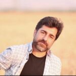 Hoda Zeinolabedin Instagram - ارسلان خان اميري جدا از اينكه كارگردان محبوب من هستين شما انسانيد وجود شما مثل قصه هايي كه مينويسيد پر از عشق و انسجامه شما نشانه اي از نبوغ و مهرباني و نجابت هستين چقدر من خوش شانس بودم كه شما و آيداي عزيزم رو شناختم و باهاتون همكاري كردم سينما به امثال شما كه شريف و با صداقت هستين نياز داره بمانيد براي سينما و ما ✌🏻👌🏼✨🥰 @arsalanamiri_ @idapanahandeh