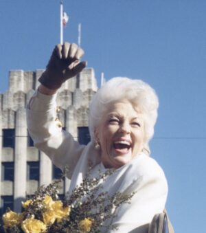 Holland Taylor Instagram - A glorious Governor Ann Richards atop her inaugural parade carriage, this day, thirty years ago. 
Let’s always remember what a leader we had in her. 
An American hero who was what she seemed- true, and fair- and fun. 

She believed ultimately we are always progressing, in the long view, surely. 
Keep the faith. 
Keep on.