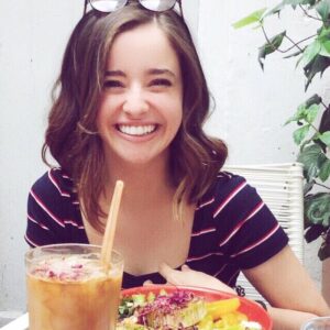 Holly Earl Instagram - Me and my awkward hand can’t wait to be out and about eating again 🥘 🤤