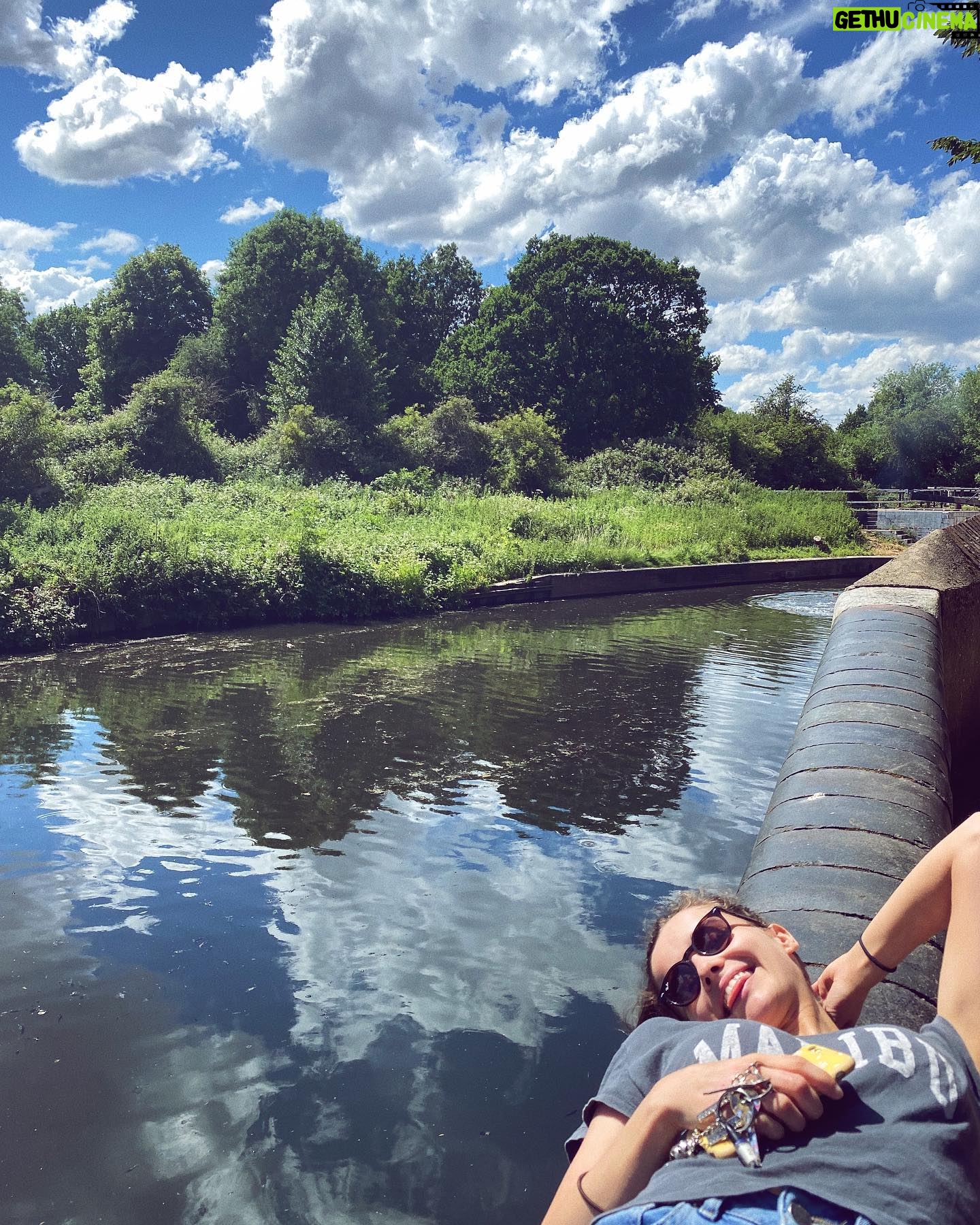 Holly Earl - 10.4K Likes - Before food vs after food 🌞