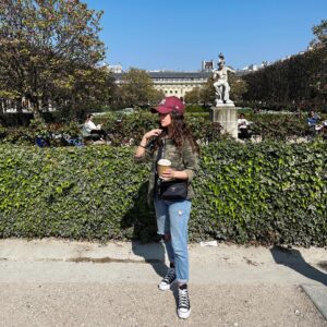 Holly Earl Instagram - Paris Day 3 ✨ Sunshine wandering, Bowie and dinner @lericher_