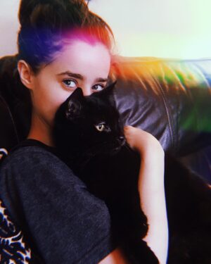 Holly Earl Instagram - Self isolating with my main man 🐱