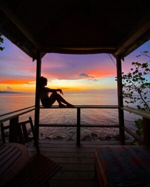 Holly Earl Instagram - 🌅